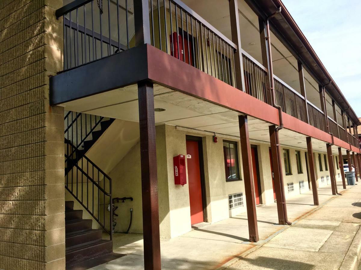 Red Carpet Inn Norwalk Exterior photo